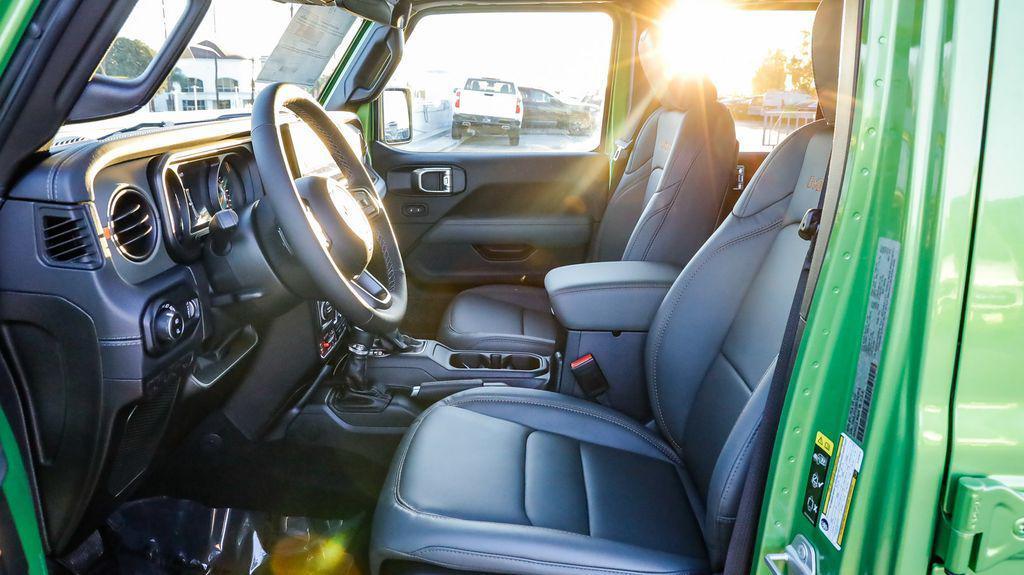 new 2025 Jeep Gladiator car, priced at $51,127