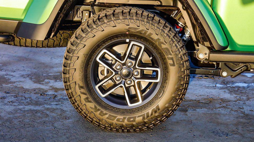 new 2025 Jeep Gladiator car, priced at $51,127