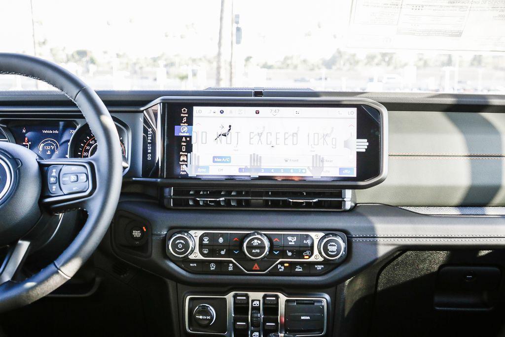 new 2025 Jeep Gladiator car, priced at $48,690