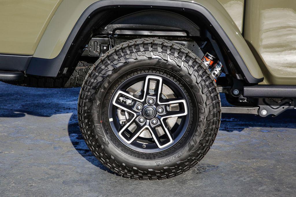 new 2025 Jeep Gladiator car, priced at $48,690