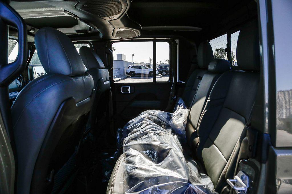 new 2025 Jeep Gladiator car, priced at $48,690