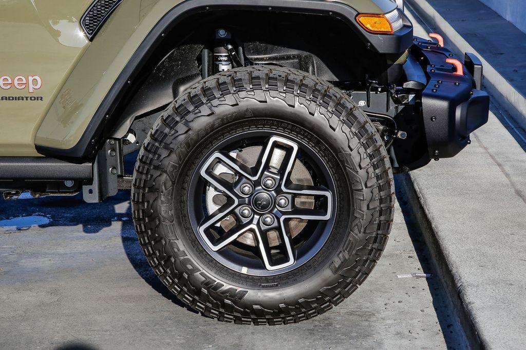 new 2025 Jeep Gladiator car, priced at $48,690