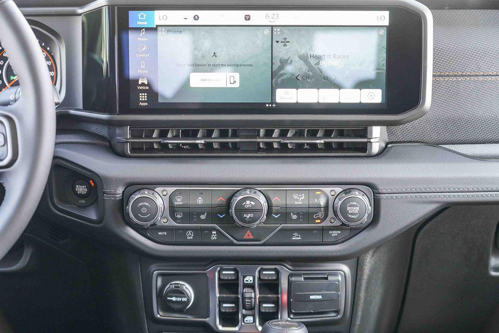 new 2025 Jeep Gladiator car, priced at $45,430