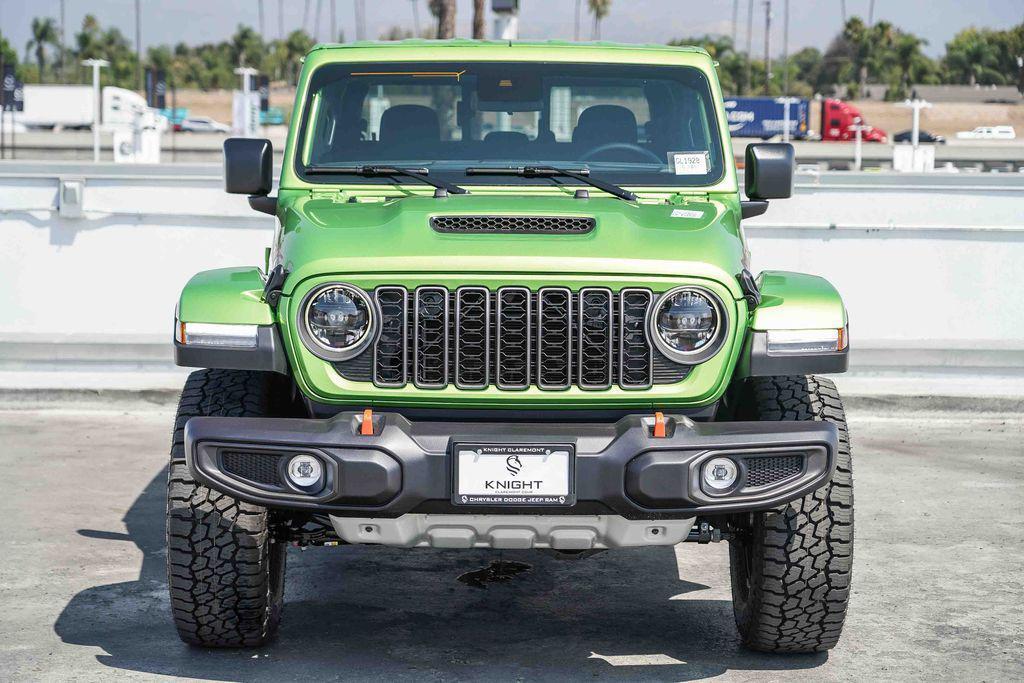 new 2025 Jeep Gladiator car, priced at $45,430