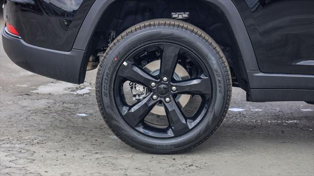 new 2025 Jeep Grand Cherokee car, priced at $40,220