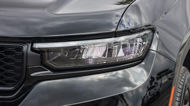 new 2025 Jeep Grand Cherokee car, priced at $40,220