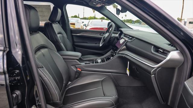 new 2025 Jeep Grand Cherokee car, priced at $40,220