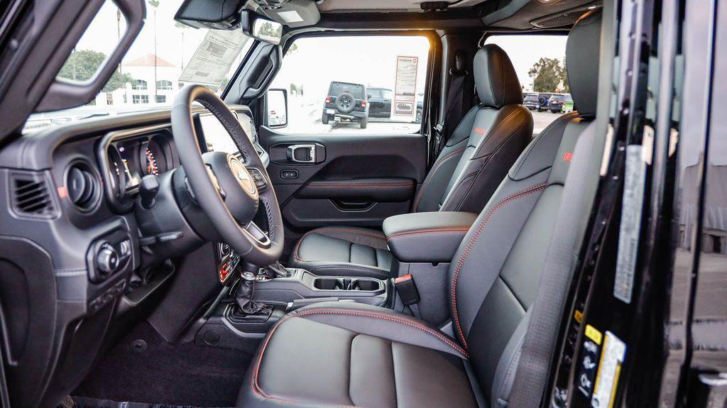 new 2025 Jeep Wrangler car, priced at $53,474