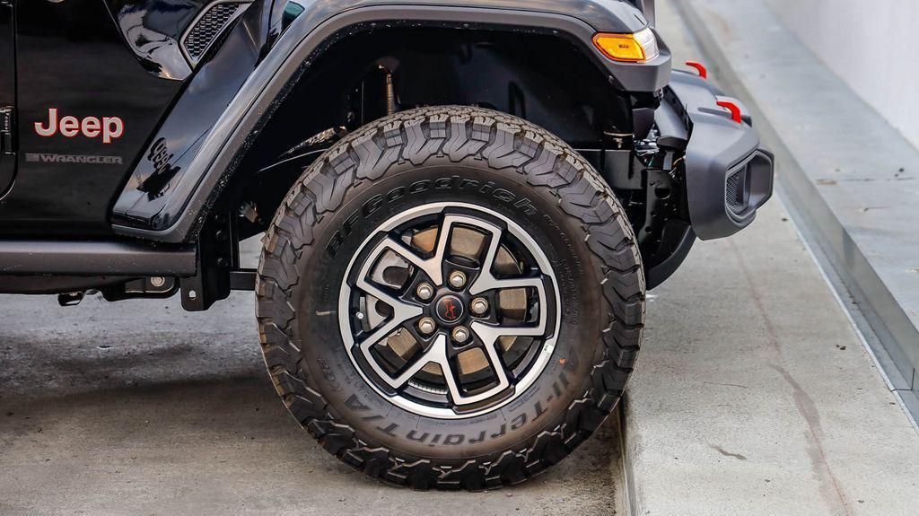 new 2025 Jeep Wrangler car, priced at $53,474