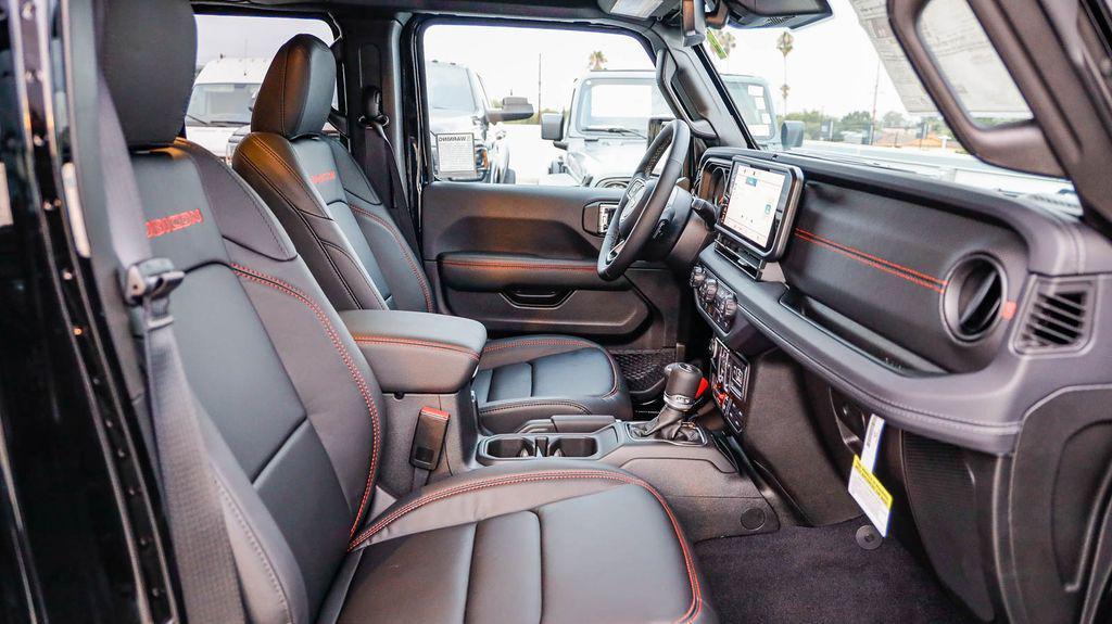 new 2025 Jeep Wrangler car, priced at $53,474