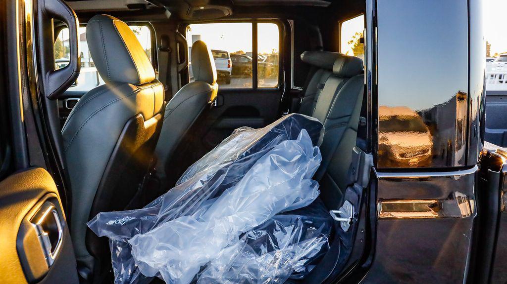 new 2025 Jeep Gladiator car, priced at $51,612