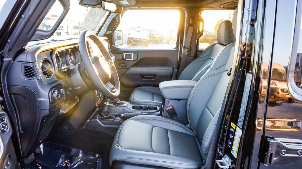 new 2025 Jeep Gladiator car, priced at $51,612