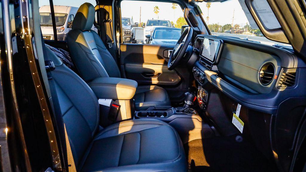 new 2025 Jeep Gladiator car, priced at $51,612
