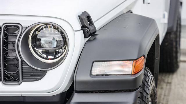 new 2025 Jeep Wrangler car, priced at $44,675