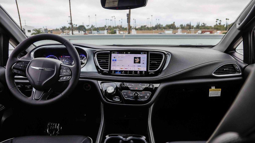 new 2026 Chrysler Pacifica car, priced at $51,182