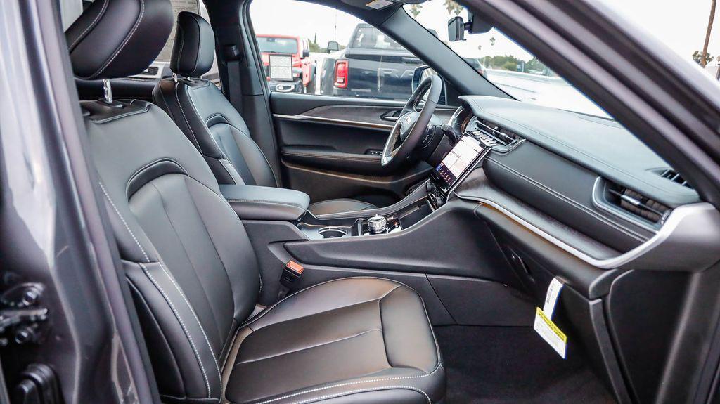 new 2025 Jeep Grand Cherokee L car, priced at $46,738