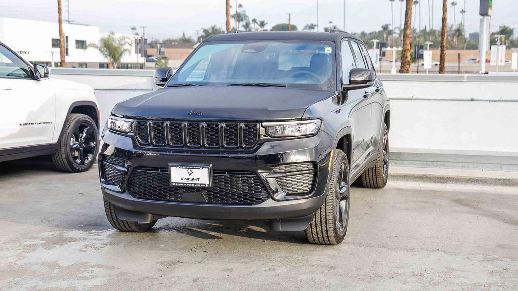 new 2025 Jeep Grand Cherokee car, priced at $38,658