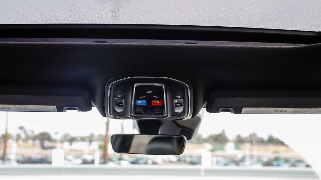 new 2025 Jeep Grand Cherokee car, priced at $38,658