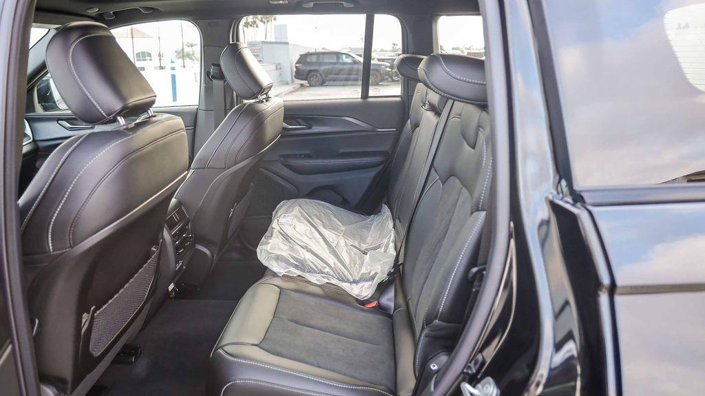 new 2025 Jeep Grand Cherokee car, priced at $38,658