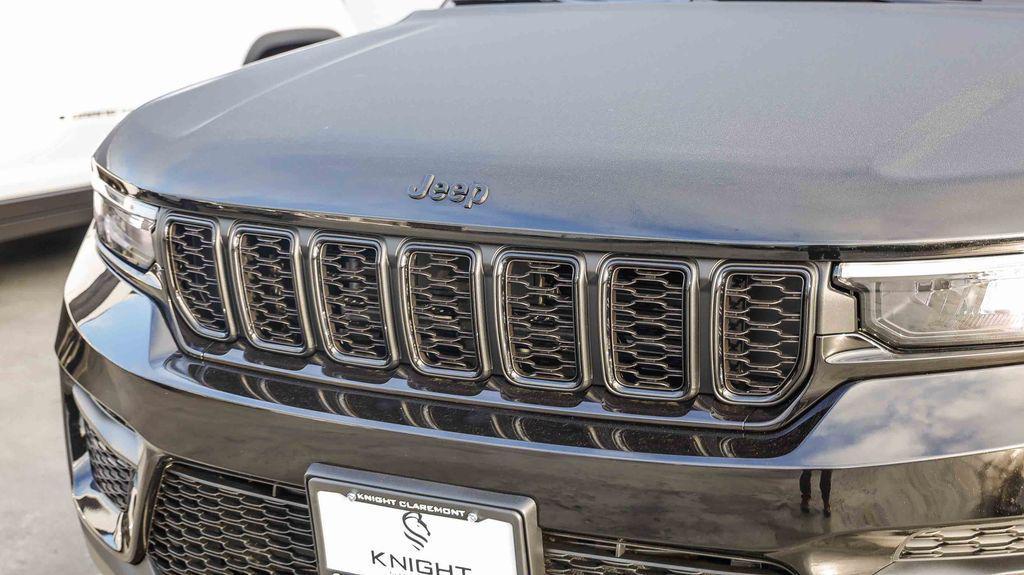 new 2025 Jeep Grand Cherokee car, priced at $38,658