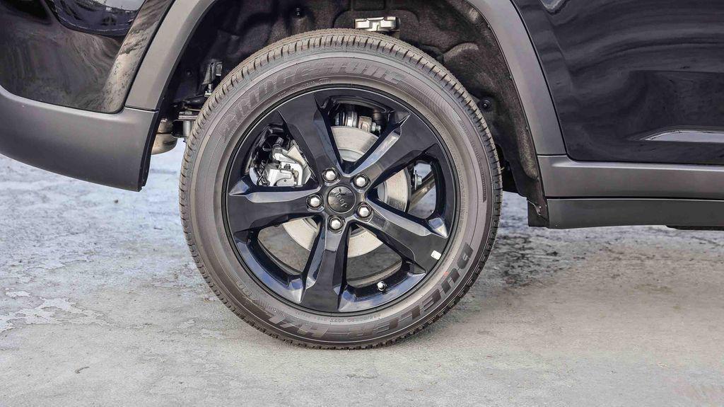 new 2025 Jeep Grand Cherokee car, priced at $38,658