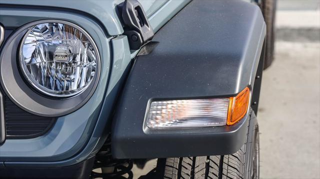 new 2025 Jeep Gladiator car, priced at $37,110