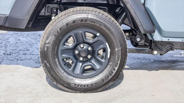 new 2025 Jeep Gladiator car, priced at $37,110