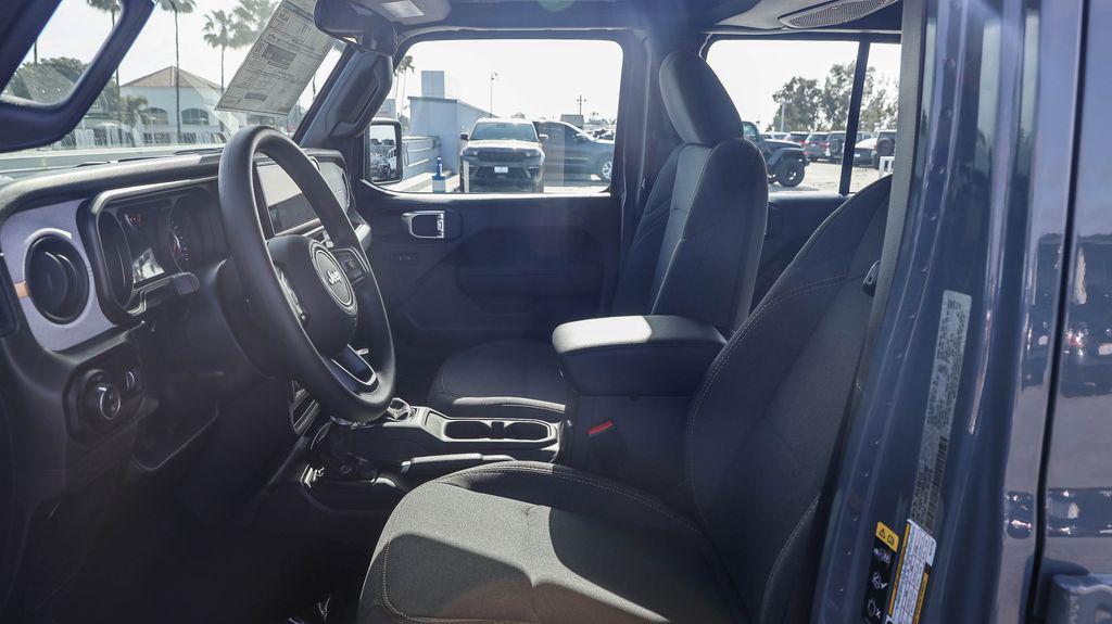 new 2025 Jeep Gladiator car, priced at $35,860