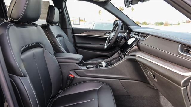 new 2025 Jeep Grand Cherokee car, priced at $43,535