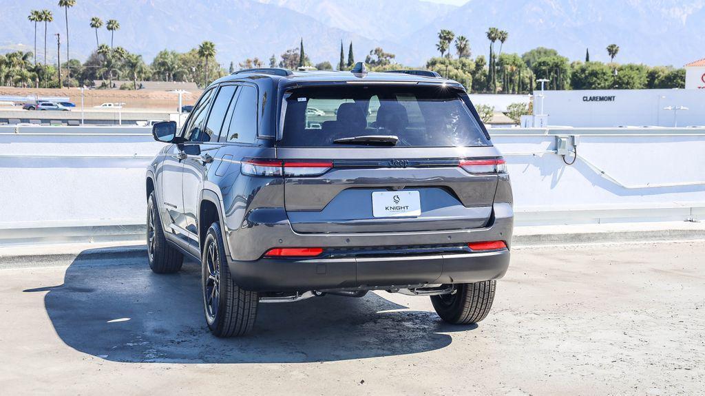 new 2025 Jeep Grand Cherokee car, priced at $32,178