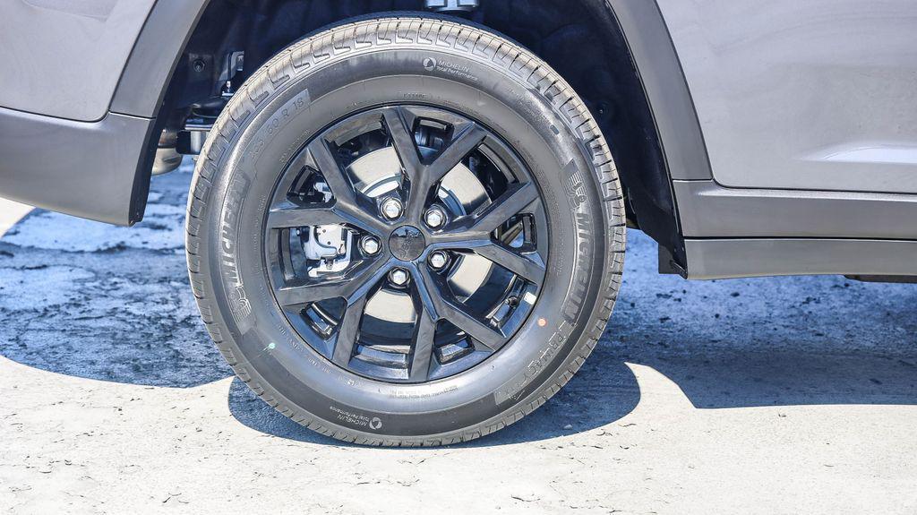 new 2025 Jeep Grand Cherokee car, priced at $32,178