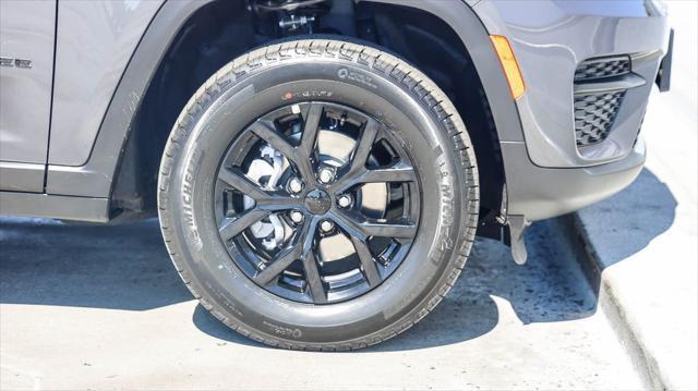 new 2025 Jeep Grand Cherokee car, priced at $36,730