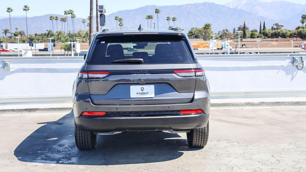 new 2025 Jeep Grand Cherokee car, priced at $32,178