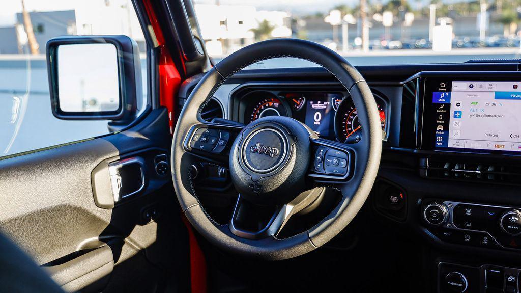 new 2025 Jeep Gladiator car, priced at $38,384