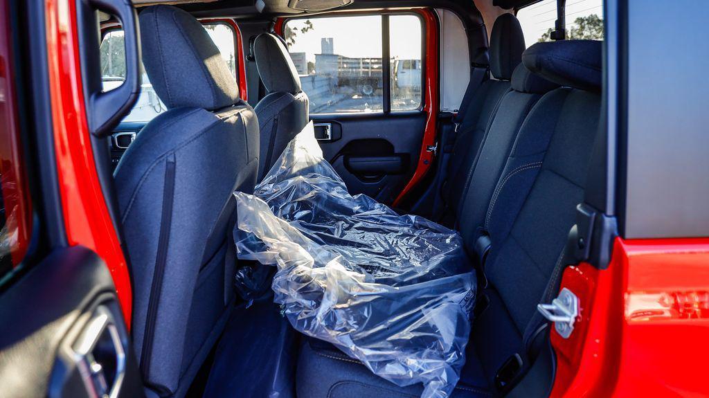 new 2025 Jeep Gladiator car, priced at $38,384