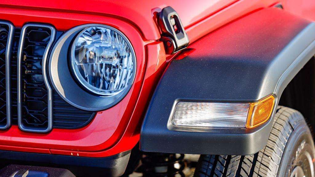 new 2025 Jeep Gladiator car, priced at $38,384