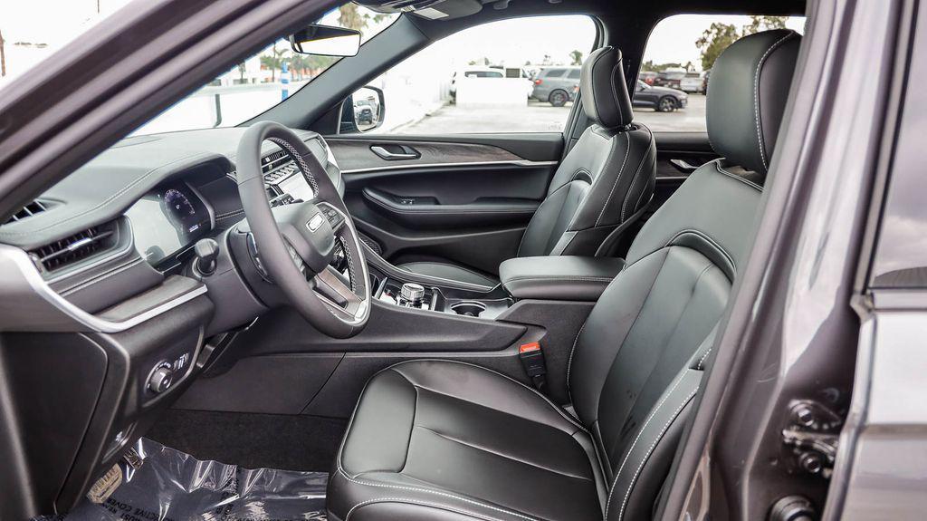 new 2025 Jeep Grand Cherokee L car, priced at $44,050