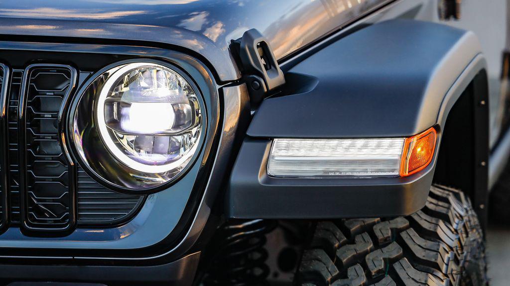 new 2025 Jeep Wrangler car, priced at $45,174