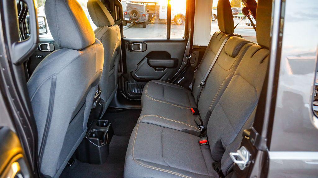 new 2025 Jeep Wrangler car, priced at $45,174