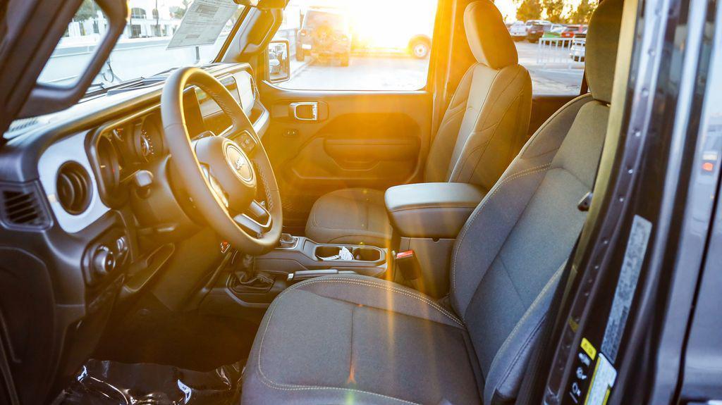 new 2025 Jeep Wrangler car, priced at $45,174