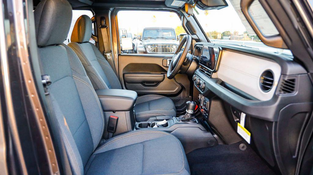 new 2025 Jeep Wrangler car, priced at $45,174
