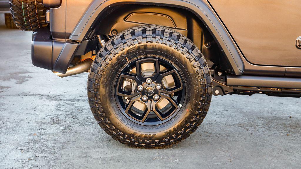 new 2025 Jeep Wrangler car, priced at $45,174