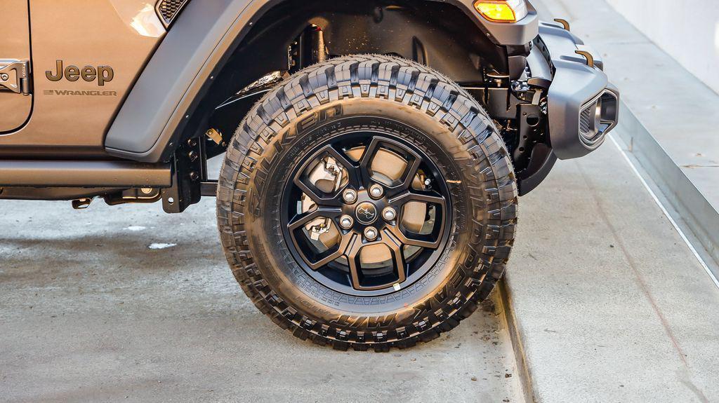 new 2025 Jeep Wrangler car, priced at $45,174