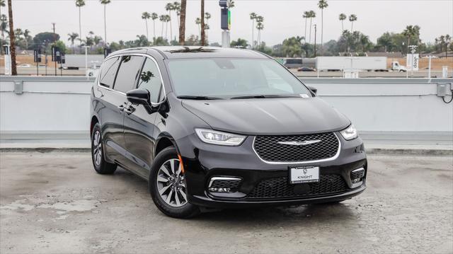 new 2025 Chrysler Pacifica Hybrid car, priced at $35,330