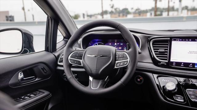 new 2025 Chrysler Pacifica Hybrid car, priced at $35,330