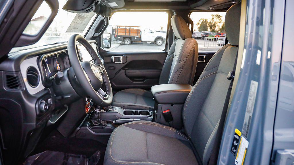 new 2025 Jeep Wrangler car, priced at $46,170