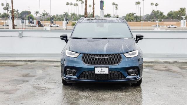 new 2025 Chrysler Pacifica Hybrid car, priced at $44,575