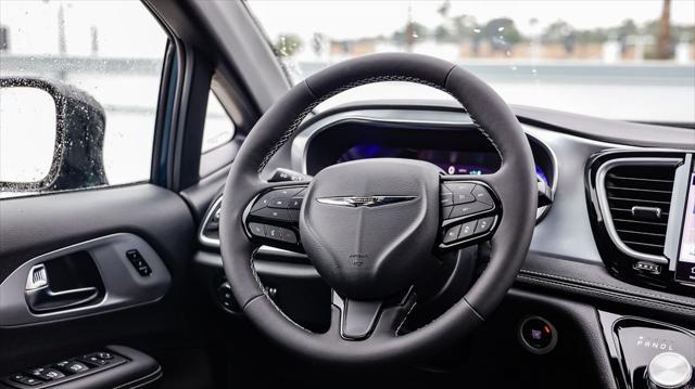 new 2025 Chrysler Pacifica Hybrid car, priced at $44,575