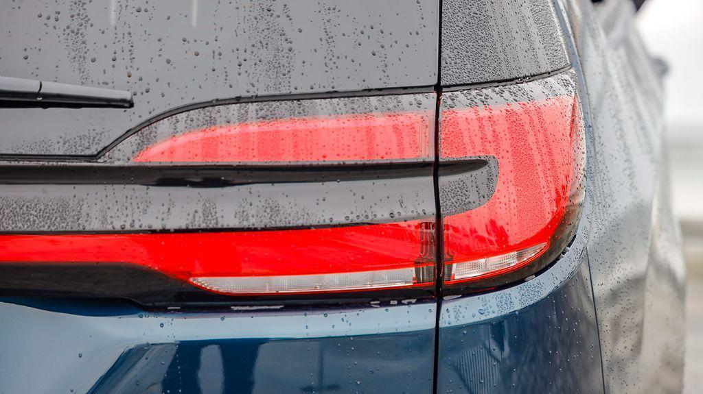 new 2025 Chrysler Pacifica Hybrid car, priced at $40,825