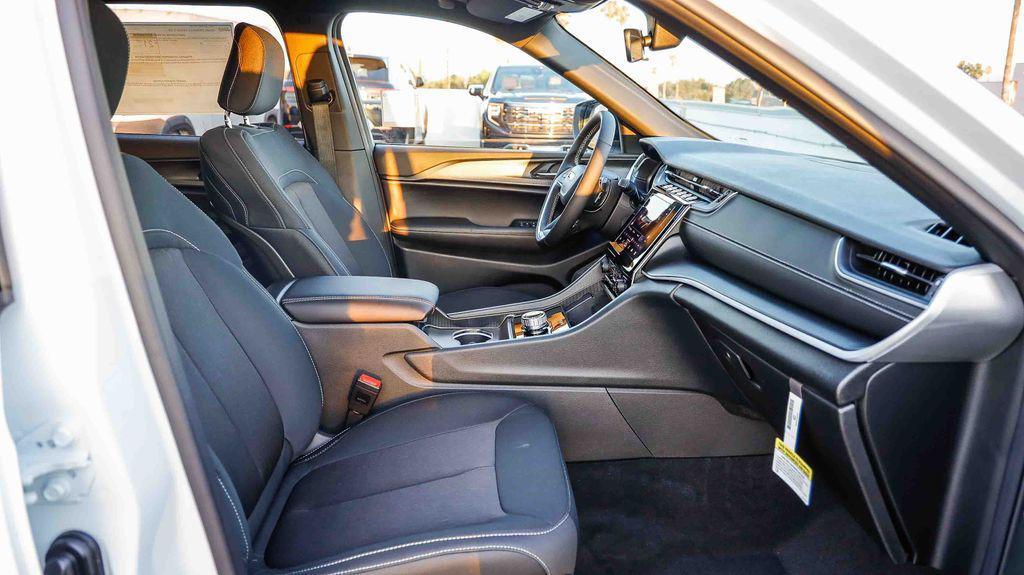 new 2025 Jeep Grand Cherokee L car, priced at $36,654